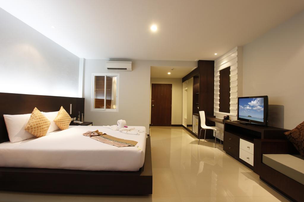 Nize Hotel - Sha Plus Phuket Екстериор снимка